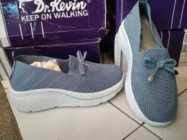 Sepatu slip on Dr. Kevin size 38 dan 39 original