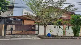 DIJUAL RUMAH KELAPA GADING JANURASRI 272m2 NYAMAN,LOKASI BAGUS,KODE YE
