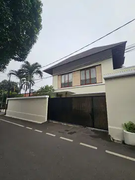 JUAL & SEWA RUMAH MEWAH RESORT MODERN 2 LANTAI SIAP HUNI AREA CIPETE
