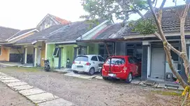 Tanah berdiri bangunan 4 rumah paviliun omset jalan kaliurang KM 10