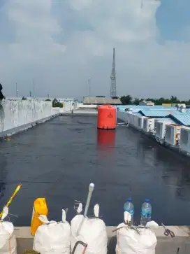 Perbaikan atap bocor dan tembok rembes