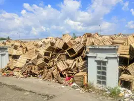 Kayu bekas silahkan ambil