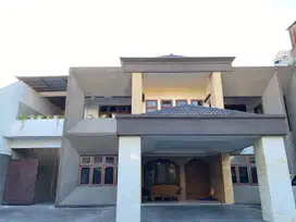 Dijual Rumah 2 lantai berlokasi di Raya Darmo Permai (DT) Surabaya