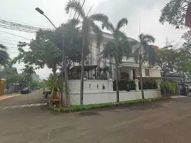 DIJUAL RUMAH KELAPA GADING KIRANA 329m2 NYAMAN,3 LANTAI,KODE RF