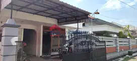 Jual Rumah Nyaman Posisi Hook di Sukorejo Kediri Halaman Belakang Luas