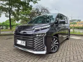 Toyota New Voxy 2.0 AT 2022