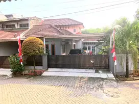 Dijual Rumah Luas 192m2, dengan 4 Kamar Tidur, di Mustika Jaya, Bekasi