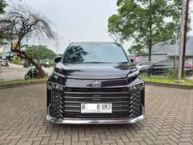 Toyota New Voxy 2.0 AT 2022