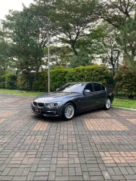 BMW 320i Luxury F30 2019