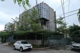 DIJUAL RUMAH MEWAH 4 LANTAI FASILITAS KOLAM RENANG KAWASAN DURI KEPA