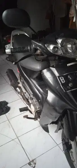Dijual sebuah motor second Suzuki shogun2004