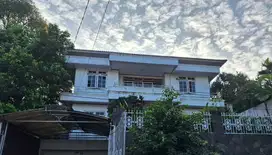 Rumah Asri  Siap Huni Di Cinere 2 lantai Hadap Barat