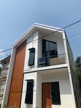 Rumah 2 lantai 3 kamar tidur berada di pusat kota  bebas banjir