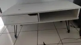 Meja minimalis bulat