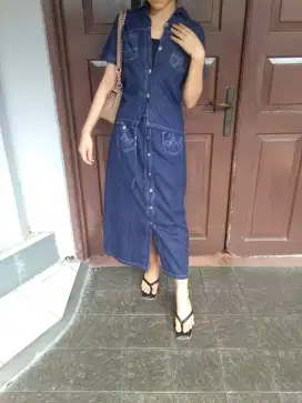 Baju jins biru terang