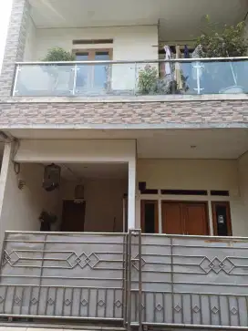 Rumah 2 lantai griya karawaci siap huni lokasi dekat lippo karawaci