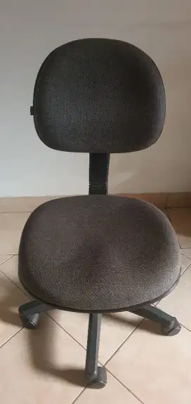 DI JUAL KURSI HIDROLIK.