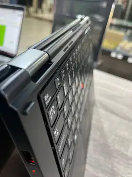 Laptop Touchscren X380 - Core i5 gen 8 RAM 16 GB SSD 256GB Mulus