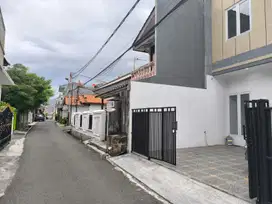 Rumah Siap Huni Tidak Banjir dekat Al Azhar dan LRT Rawamangun