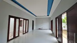 Rumah 2 lantai 5 kamar tidur disewakan, Kerobokan area