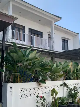 Rumah 2 Lantai 3 kamar tidur dan 2 kamar mandi akses masuk mobil