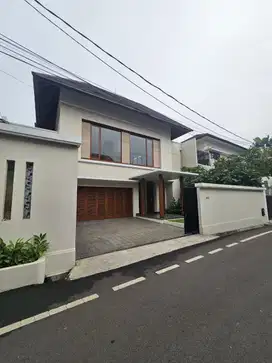 JUAL & SEWA RUMAH MEWAH RESORT MODERN 2 LANTAI SIAP HUNI DI CIPETE