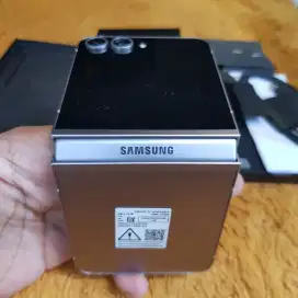 EDISI BU ZFLIP 6 12/256 LIKE NEW