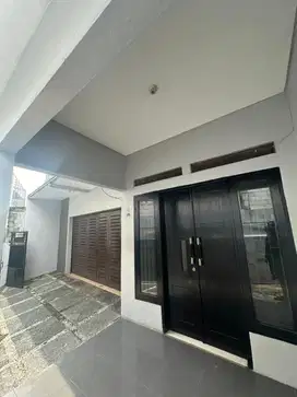 Dikontrakan Rumah Bagus siap huni 2Lt akses mbl dkt sekali Raya Condet