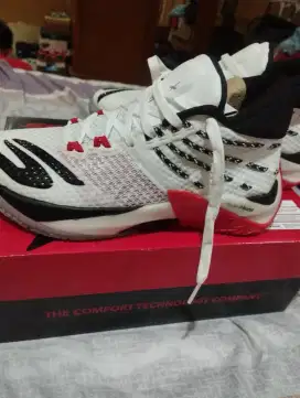 Sepatu basket salah beli size