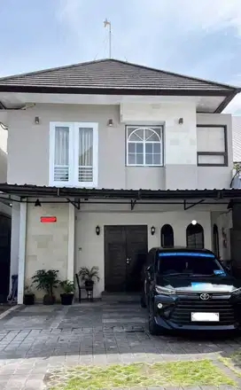 Villa Modern Dewi Sri Strategis Dekat Sunset Road