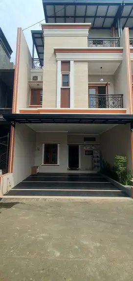 Rumah mewah di Kramat jati Jakarta Timur