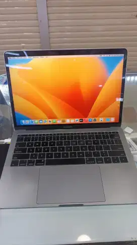 Macbook pro 2017 128GB i5 non touchbar