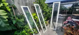 Tiga daun jendela plus kusen