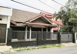 JUAL CEPAT RUMAH hadap TAMAN akses STRATEGIS plus KIOS di JATIWARINGIN