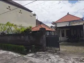 (L6) RUMAH DENGAN HALAMAN LUAS DIPEGUYANGAN