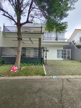 Dikontrakkan rumah bagus furnished siap huni
