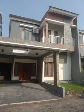 Rumah modern minimalis 2 lantai dalam perumahan dekat RS Hardjolukito