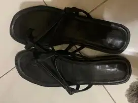 Katalog sandal hitam
