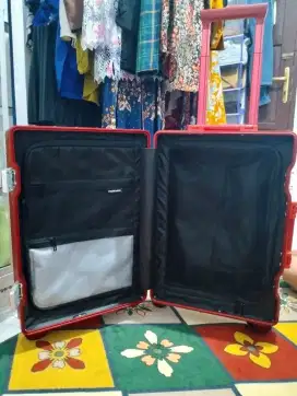 Di jual koper 1 pcs ukuran 20 inc ( baru 1 kali pakai)