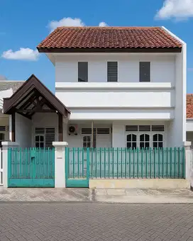 Rumah Darmo Permai Selatan Strategis, Siap Huni, Carport
