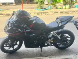 Honda cbr 250RR taun 2023