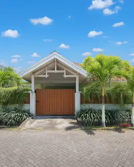 Rumah Manyar Strategis Siap Huni, Fully Furnished
