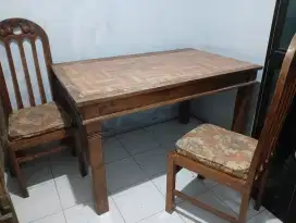 Di jual meja makan + 2 kursi makan bekas