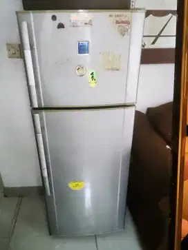 Kulkas 2 pintu Sharp SJ D178F