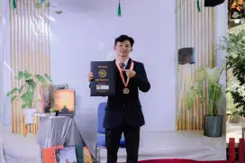 Saya terakhir bekerja sebagai staf gudang