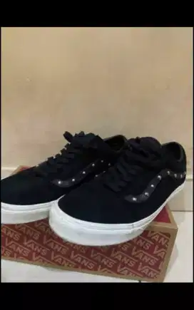 Jual bu sepatu vans spike black (skali pake)