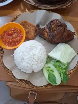 Waiters pelayan Wanita