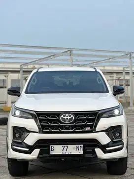 Toyota Fortuner GR two tone disel 2.8 at 2023