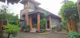 Rumah Besar Antik Pinggir Jalan Raya Sangat Strategis