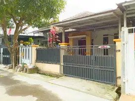 Disewakan rumah Semi-furnished di lingkungan aman, asri di Tangerang